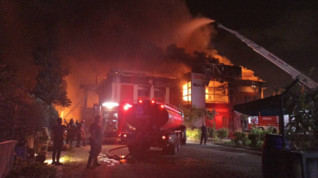 Sakarya’da kozmetik fabrikasında yangın - Resim: 5